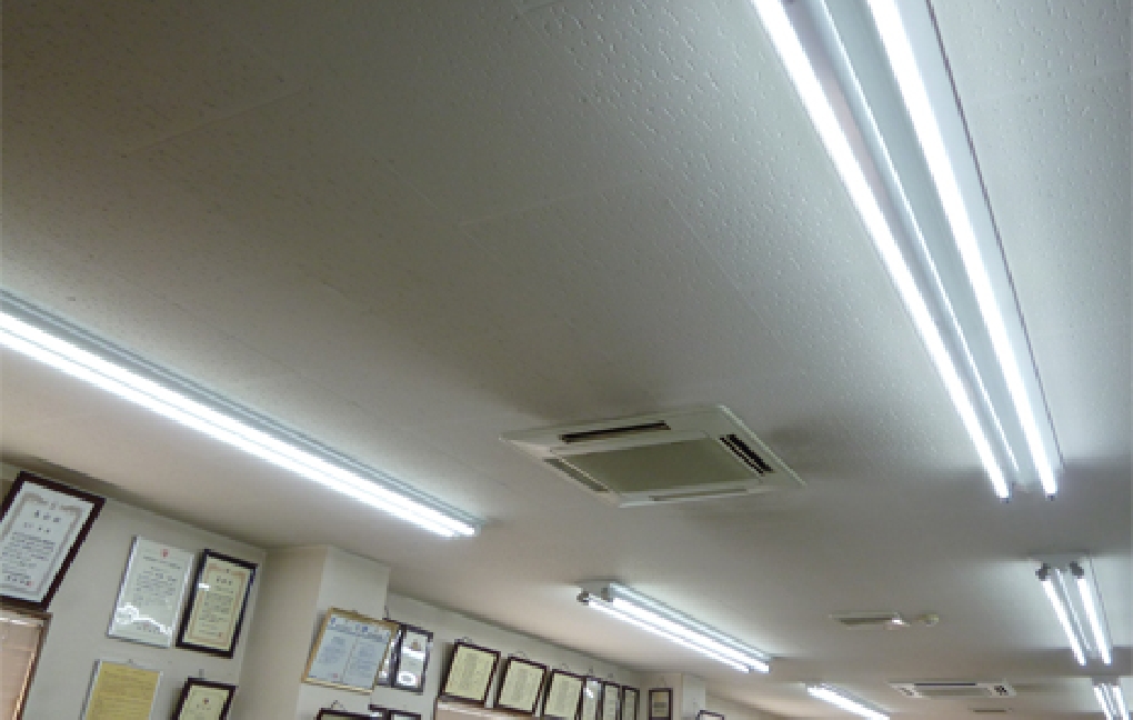 CSR03 株式会社ラフト本社内の天井の電気