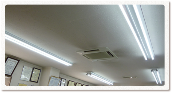 ラフト本社内の天井の電気