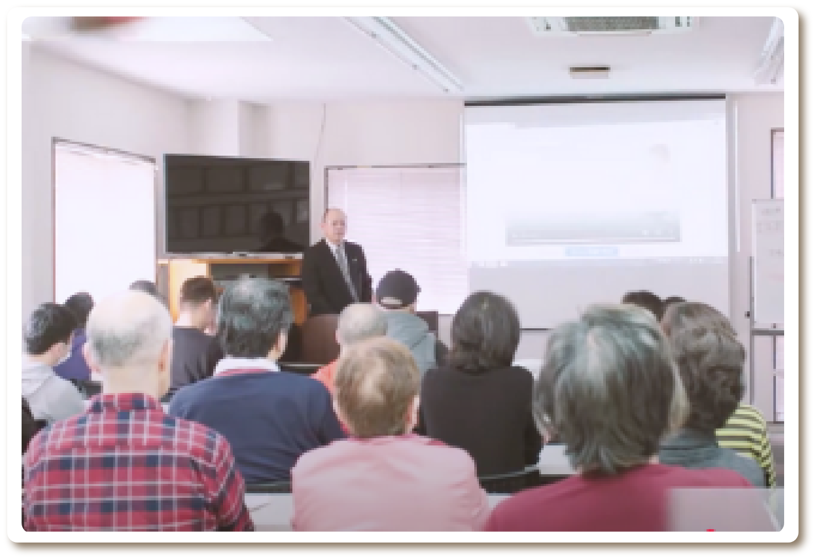 衛生講習会を受ける従業員